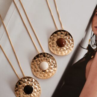 Colar Redondo Detalhado Esmaltado Preto e Branco