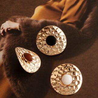 Brinco Detalhado Esmaltado Preto e Branco