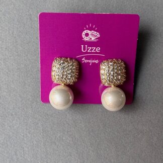 Brinco Quadrado Cravejado Pérola